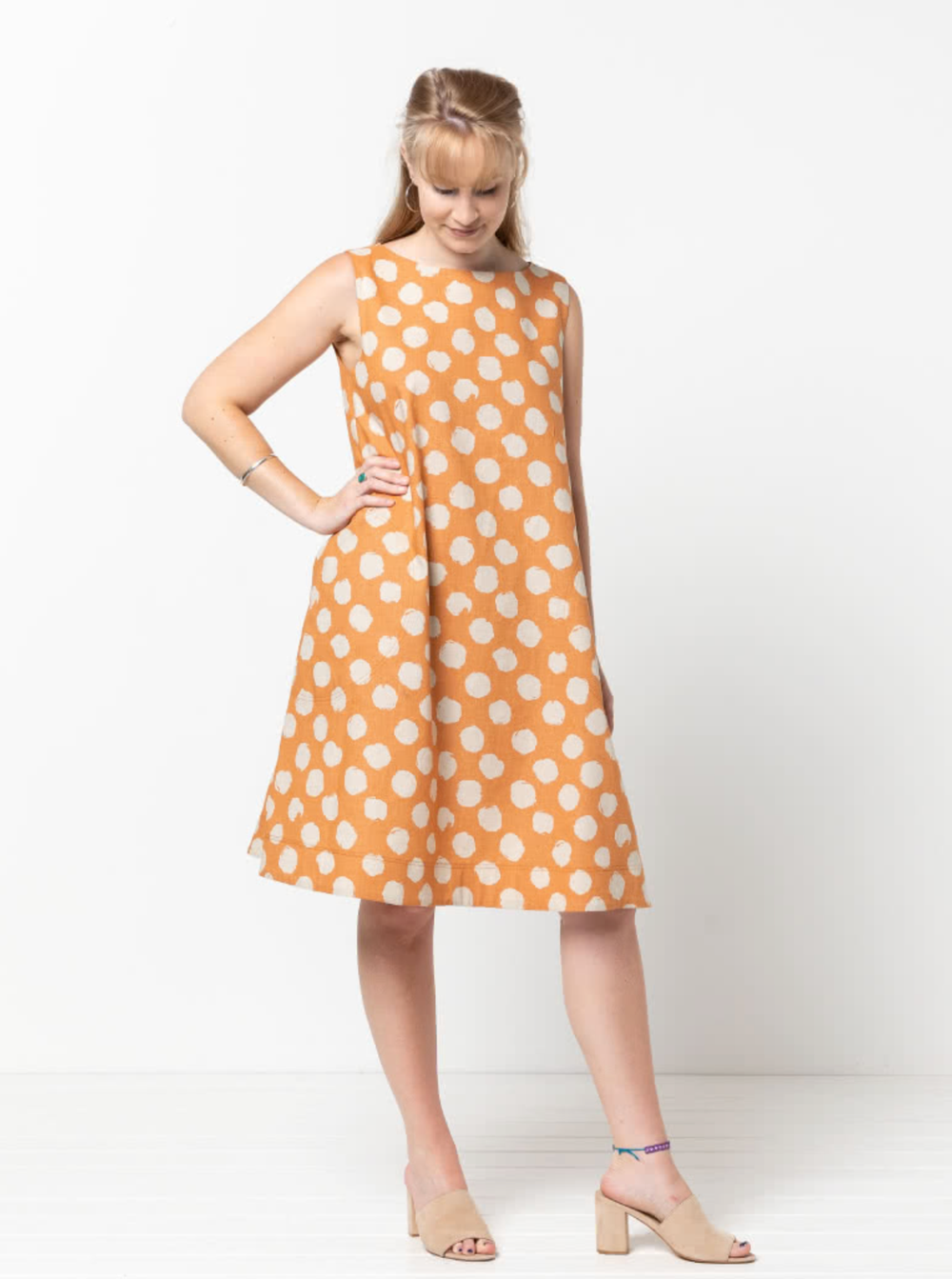 Style Arc Lena Shift Dress