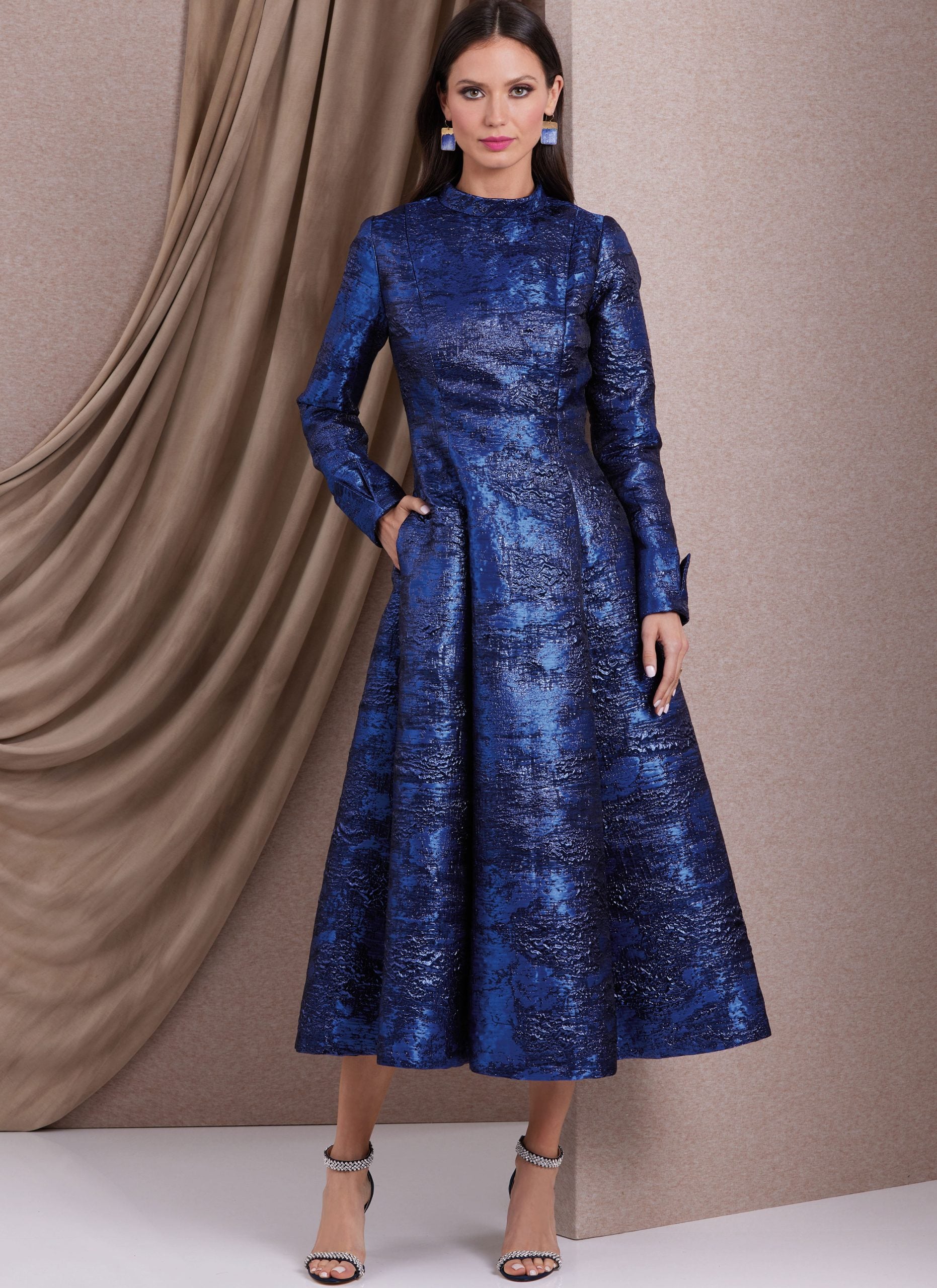 Vogue Dresses V1983 – The Fold Line