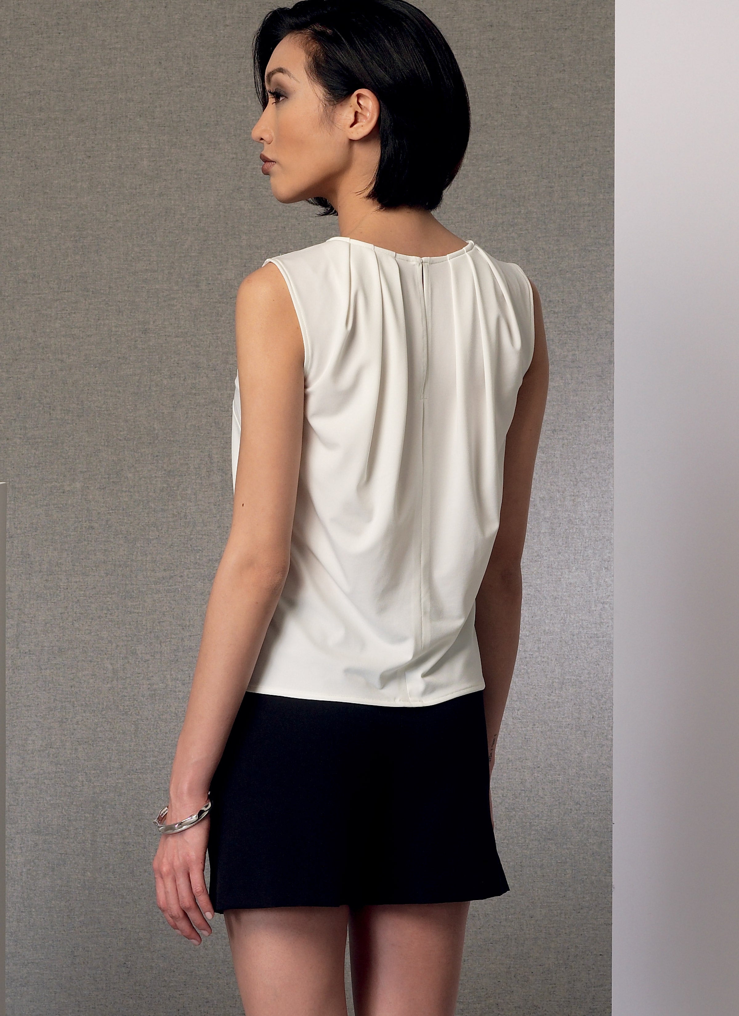 Vogue Outfit V9191
