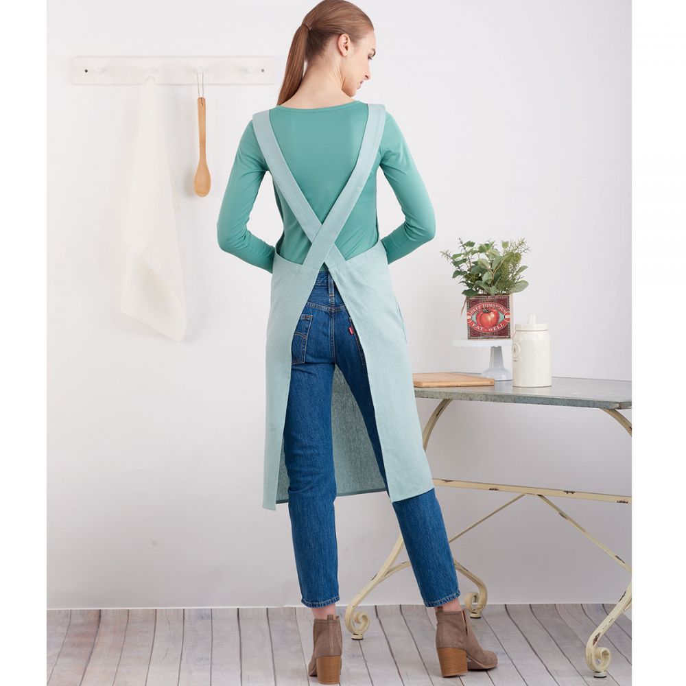 Simplicity Adult/Child Aprons S9436