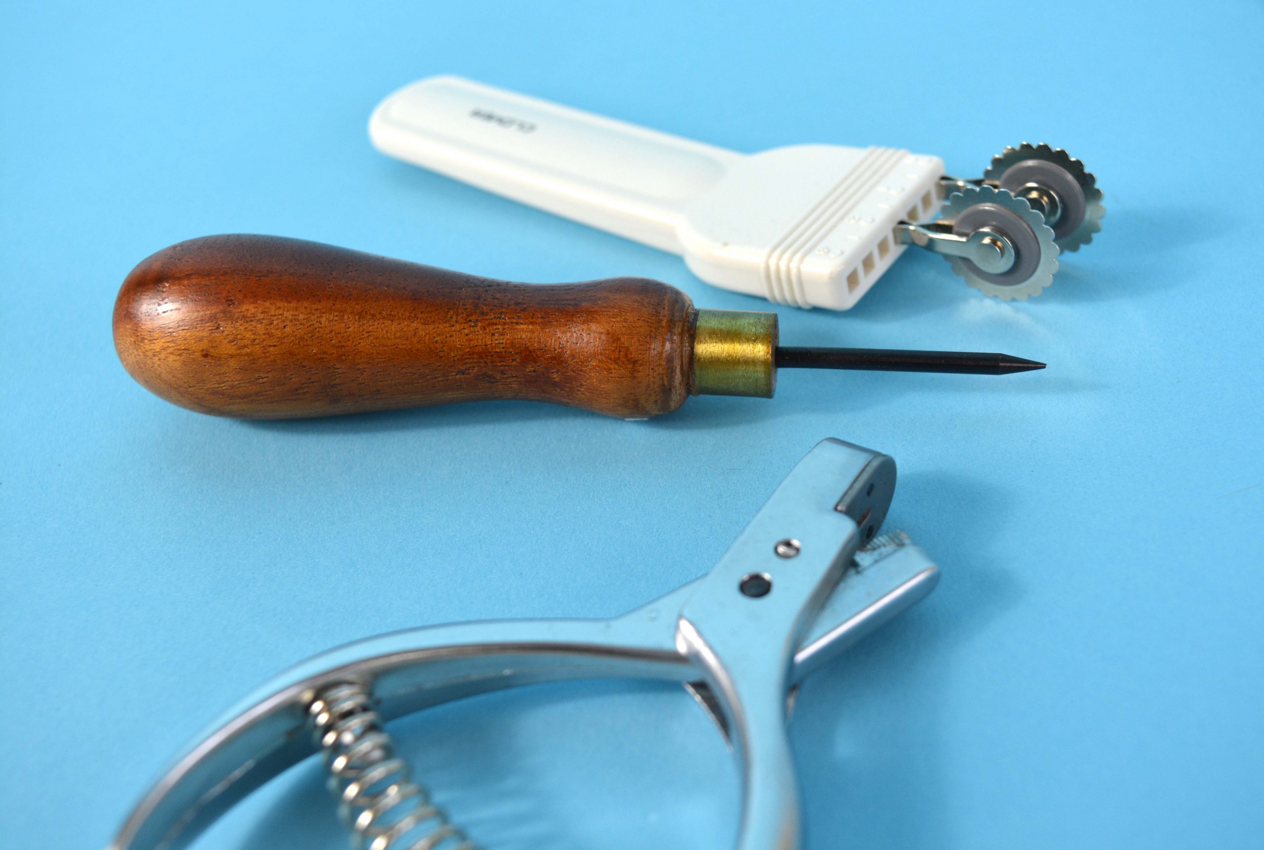 THE SEWING PATTERN TUTORIALS: 7. TOP 10 PATTERN CUTTING TOOLS FOR FITT ...