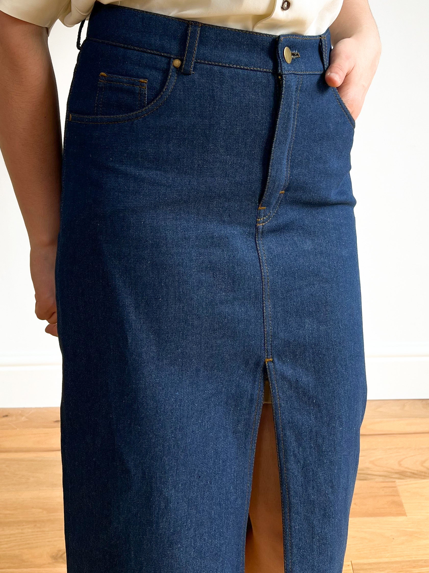 Anna check long skirt size M