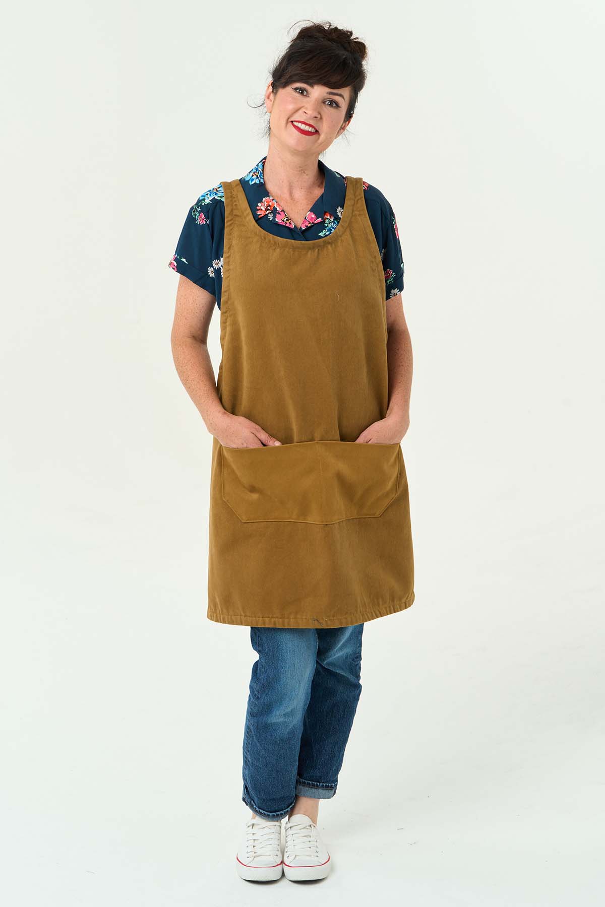 Women wearing the Apron sewing pattern from Sew Over It on The Fold Line. An apron pattern made in cotton twill, cotton drill, canvas or denim fabrics, featuring a cross over back, divided front pocket and scoop neckline.