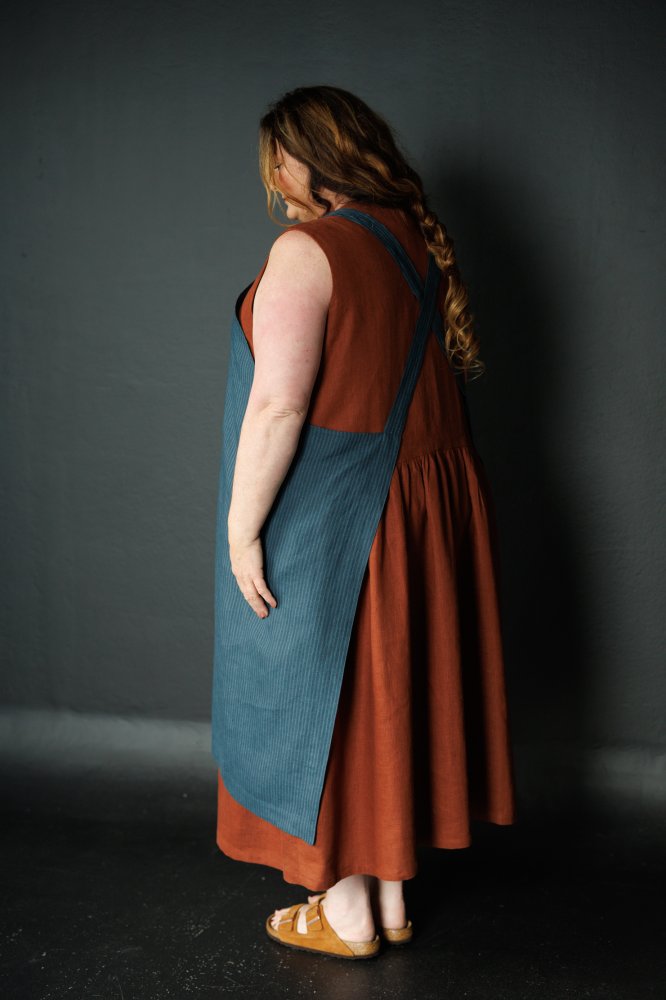 Merchant & Mills Betty Apron – The Fold Line