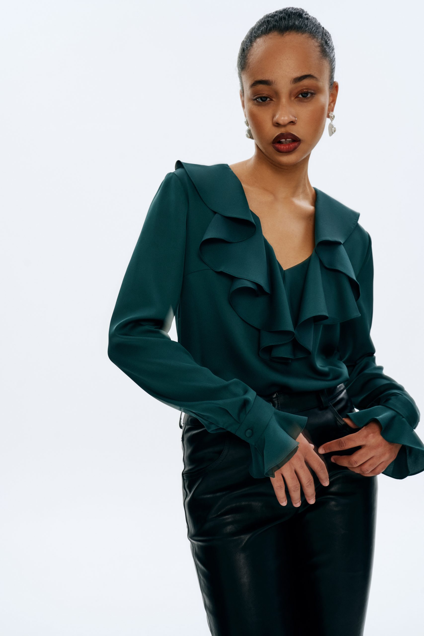 Vikisews Bertha Blouse PDF – The Fold Line