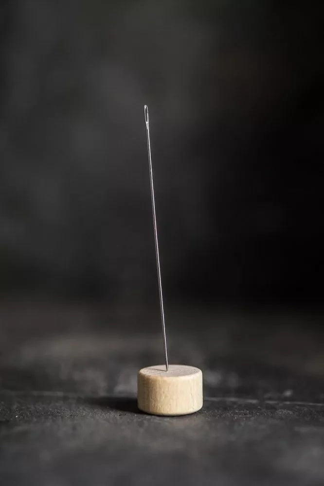 Long Darners from Merchant & Mills on The Fold Line. A long needle with a long eye suitable for thick thread or yarn. Perfect for darning socks or other mending projects.