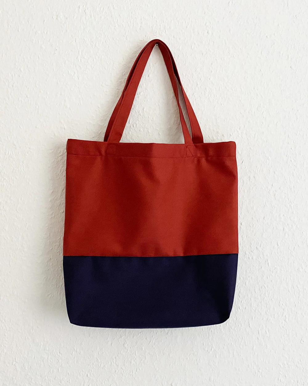 The Ava Tote Bag sewing pattern from Tammy Handmade on The Fold Line. A tote bag pattern made in canvas, linen, or upholstery weight fabric, featuring a colour blocked bottom.