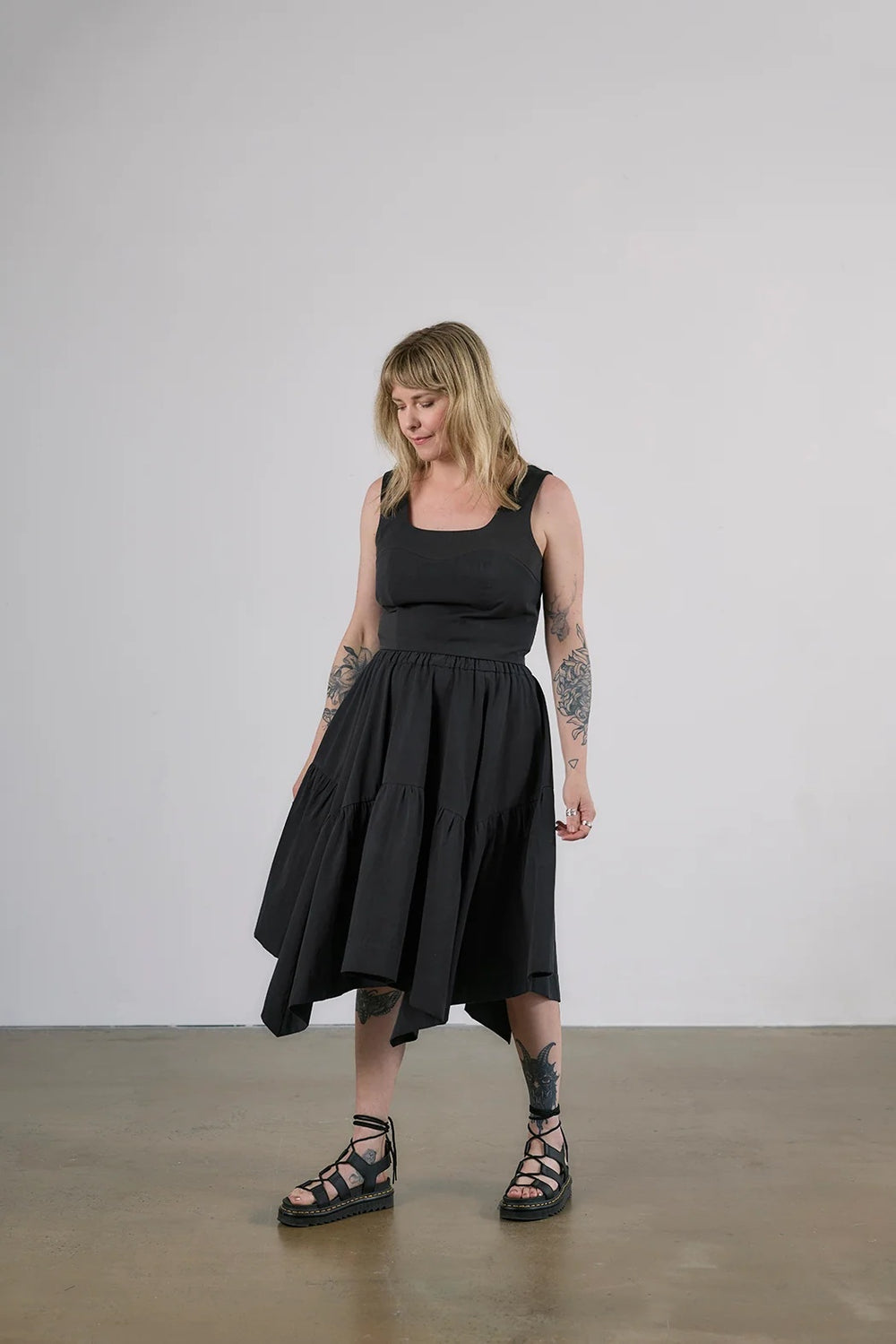 Woman wearing the Finn Skirt sewing pattern from Elbe Textiles on The Fold Line. A skirt pattern made in linen, cotton, linen-viscose, or tencel fabric, featuring an elastic waist, gathered tiers, and handkerchief hem.