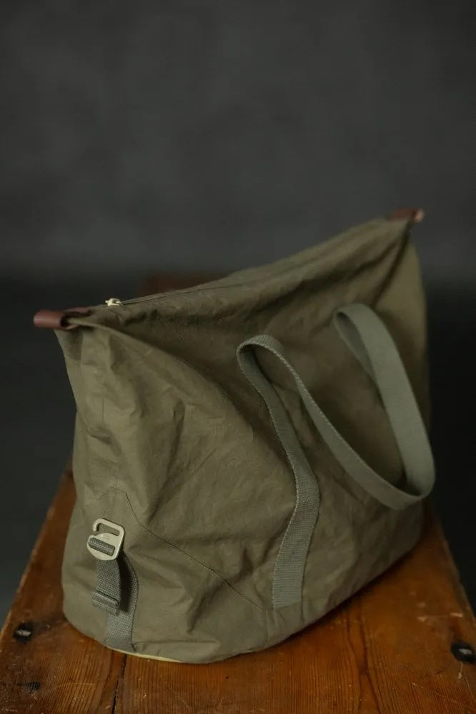 The Francli Weekender Bag sewing pattern from Merchant & Mills on The Fold Line. A bag pattern made in oilskin, dry oilskin, cotton canvas or drill, or denim fabric, featuring a zip closure and webbing handles.