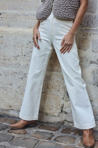 Woman wearing the Le Pantalon sewing pattern from Atelier Brunette on The Fold Line. A bootcut trousers pattern made in gabardine, corduroy, or velvet fabric, featuring a high waist, waistband with belt loops, fly front zipper, side pockets, and back welt pockets.