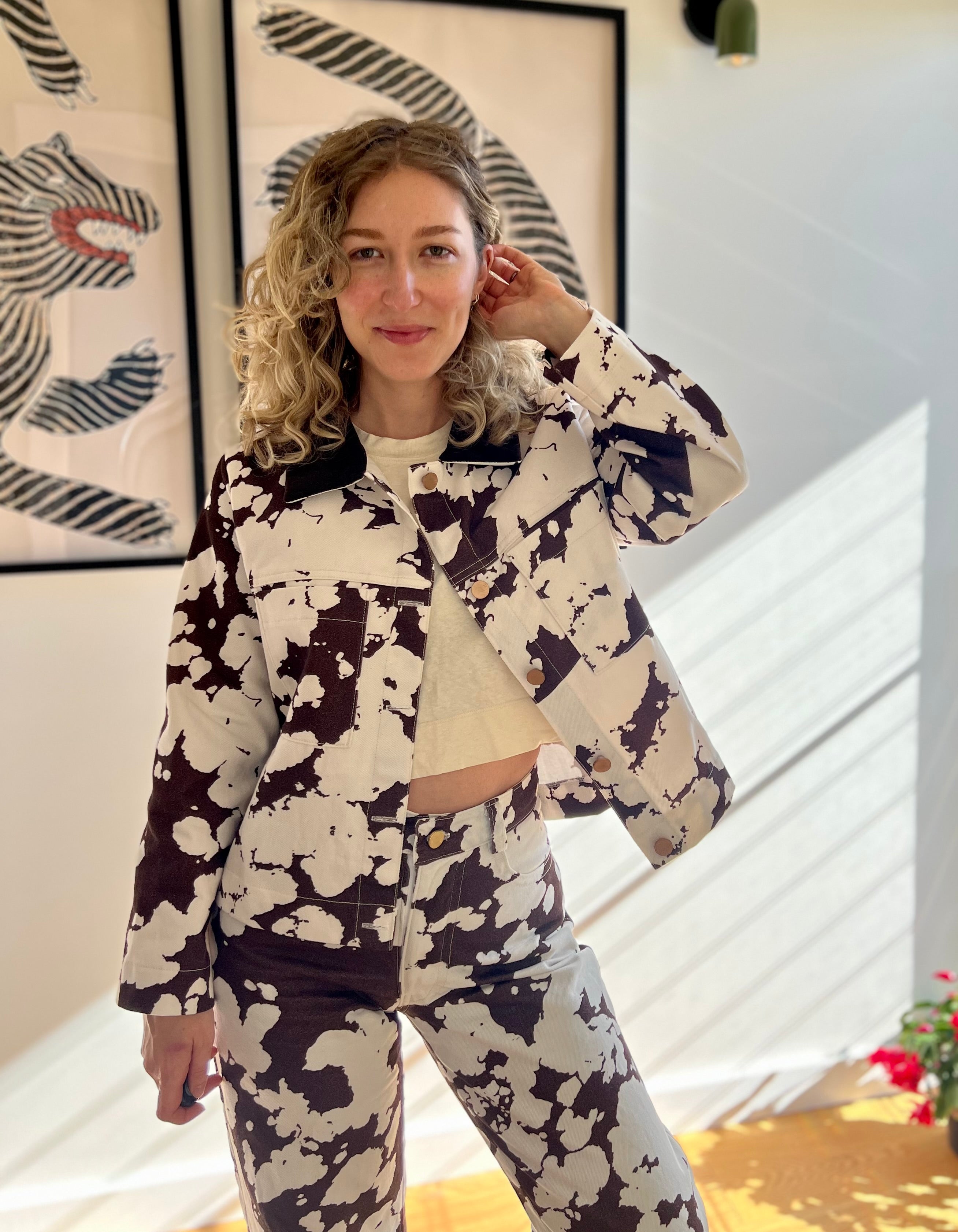 Woman wearing the Winnie Jacket sewing pattern from Elle Stitch on The Fold Line. An unlined jacket pattern made in denim, canvas, cotton twill, or corduroy fabric, featuring a boxy shape, front and back yokes, and patch pockets.