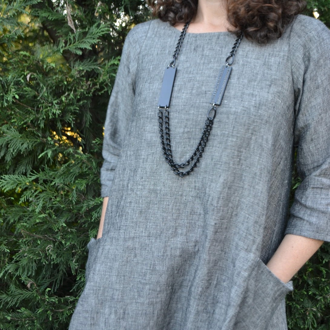 lily linen dress pattern A beautiful Lily Linen Dress made by @4everbluecreations, using two different gingham linens for maximum effect. Extra (special!) details were added on the back and pockets using a Japanese Tenugui cotton towel