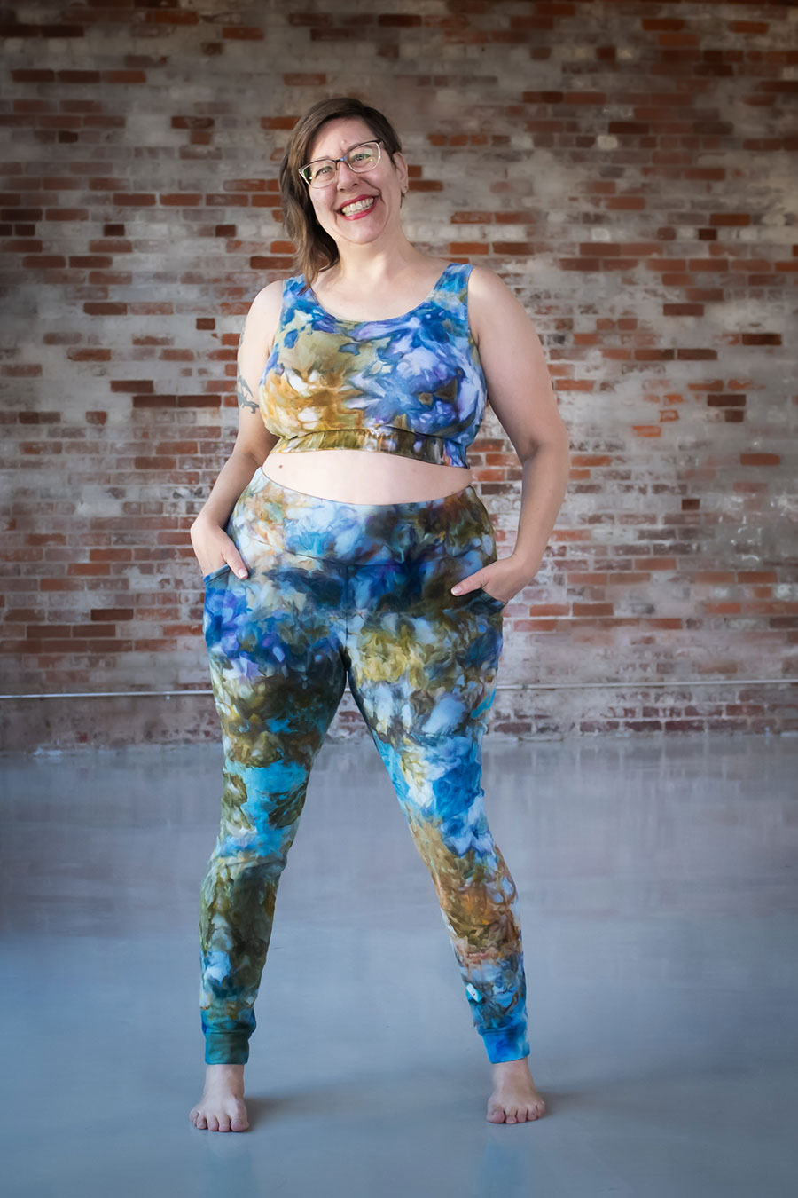 Woman wearing the Limestone Leggings and Top sewing pattern from Sew Liberated on The Fold Line. A leggings and top pattern made in medium to heavy weight knit fabrics with 50% stretch, featuring full length leggings with curved pockets, curved waistband 