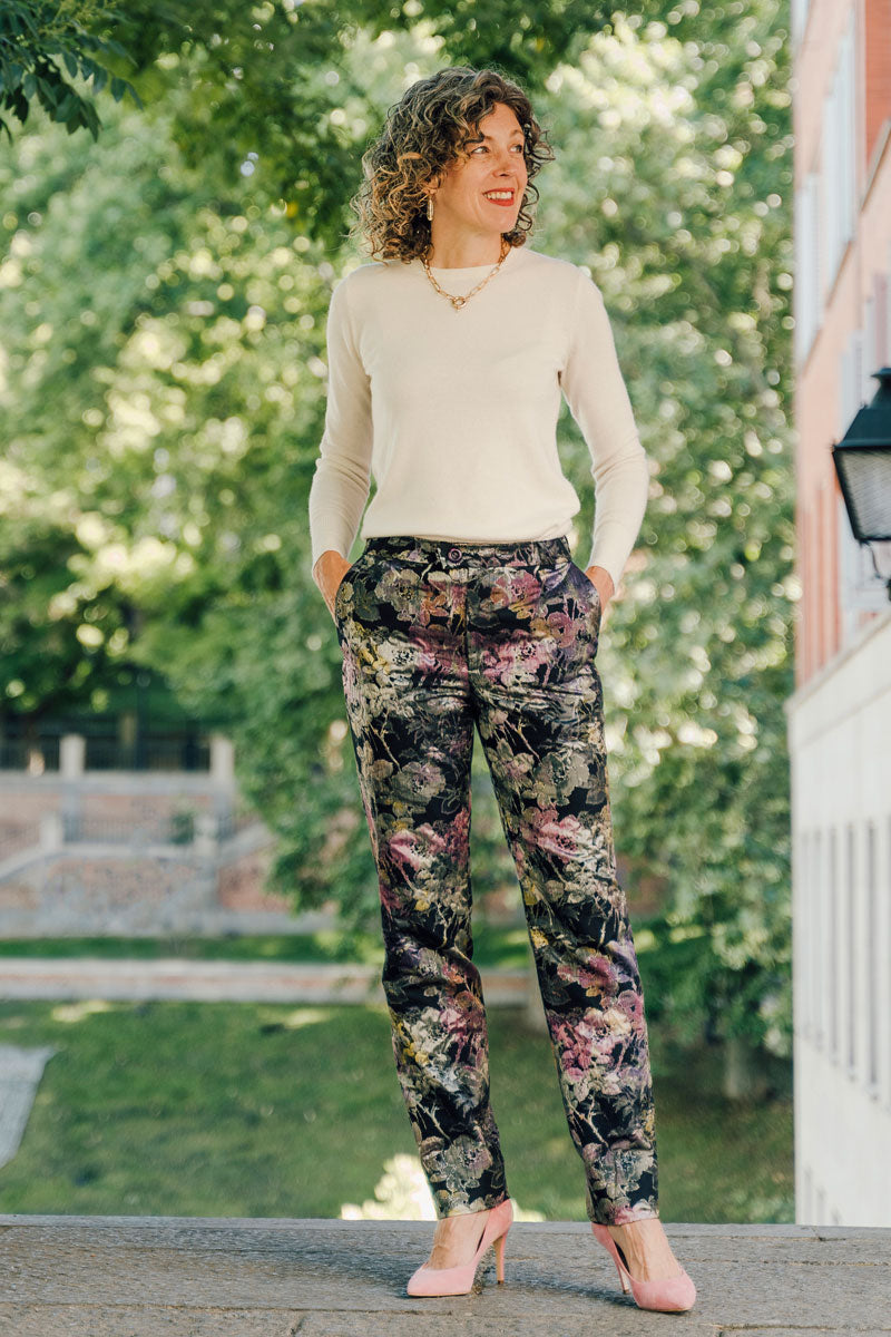 Woman wearing the Peckham Women's Trousers sewing pattern from Liesl + Co on The Fold Line. A trouser pattern made in cotton twill, canvas or wool suiting fabrics, featuring a straight leg, zip fly, zipper shield, angled front pockets with concealed chang