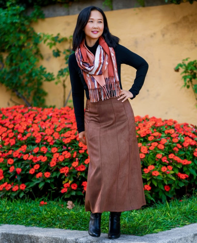 Women wearing the Quebrada Skirt sewing pattern from Itch to Stitch on The Fold Line. A gored skirt pattern made in denim, twill, corduroy and heavy-weight linen fabrics, featuring an A-line silhouette, midi length, center back zip closure, and waist faci