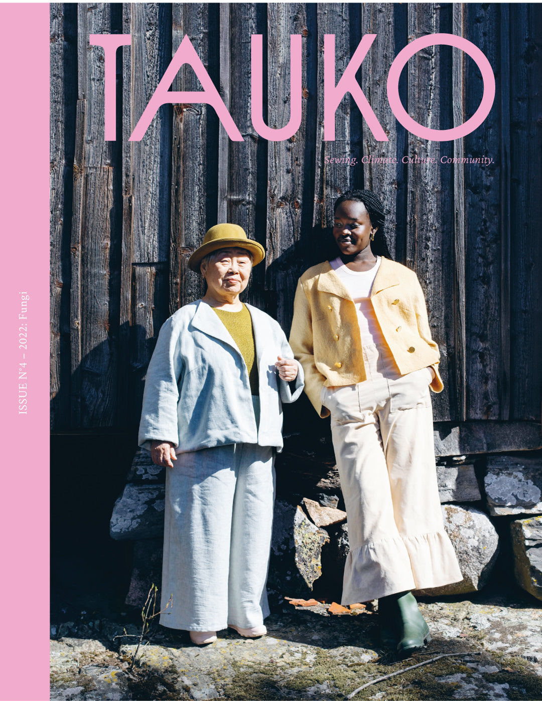 A sewing pattern magazine from Tauko on The Fold Line. A magazine with 10 patterns to make, such as trousers, jackets, blouses, skirts, dresses, tops and neck warmer and wrist cuffs, fitting all sizes and body shapes.