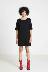 Women wearing the Toni Dress sewing pattern from Fibre Mood on The Fold Line. A dress pattern made in knit or jersey fabrics, featuring a relaxed fit, straight silhouette, above knee length finish, round neckline, elbow length sleeves and in-seam pockets.