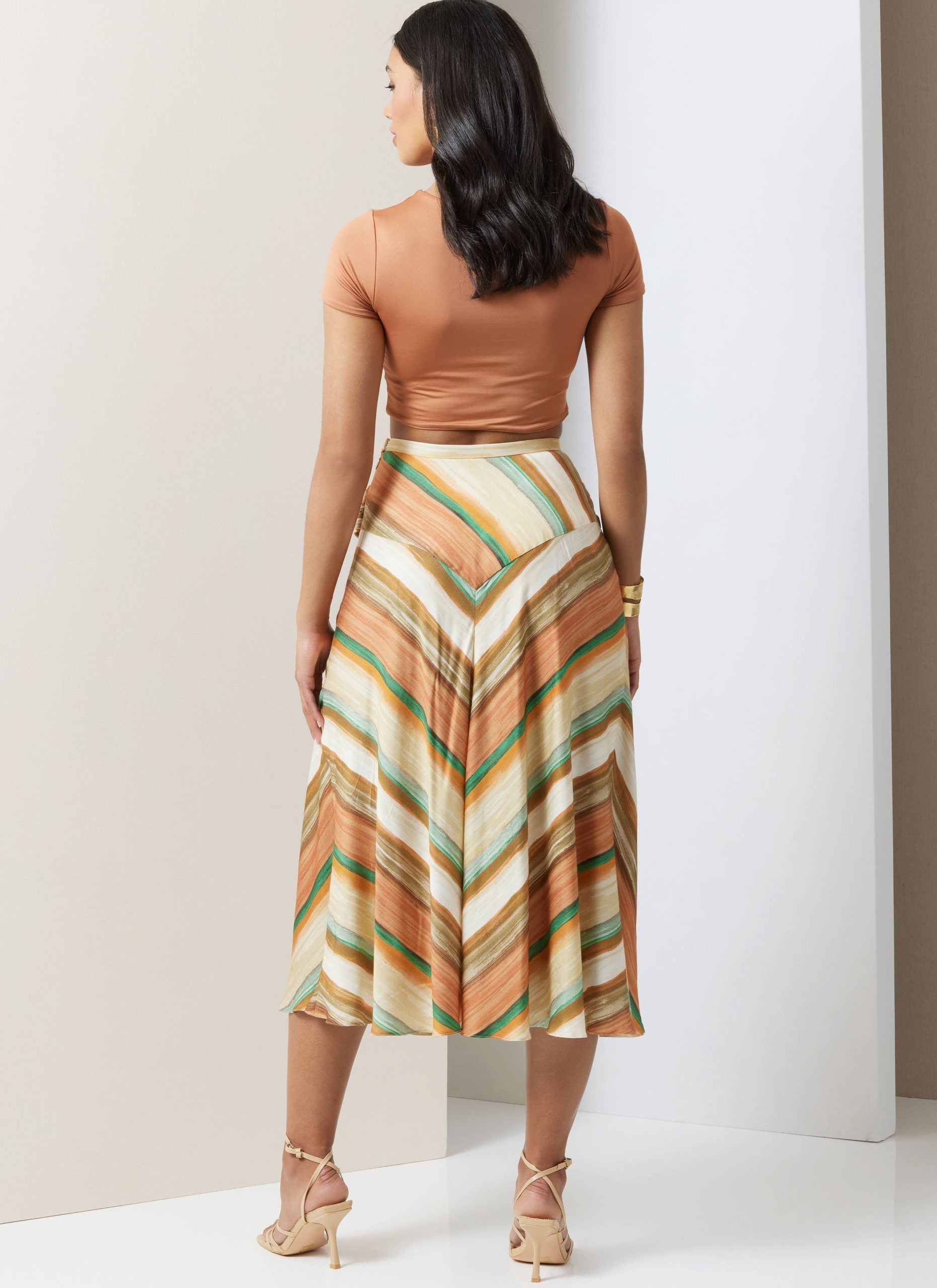 Vogue Skirts V2033 – The Fold Line