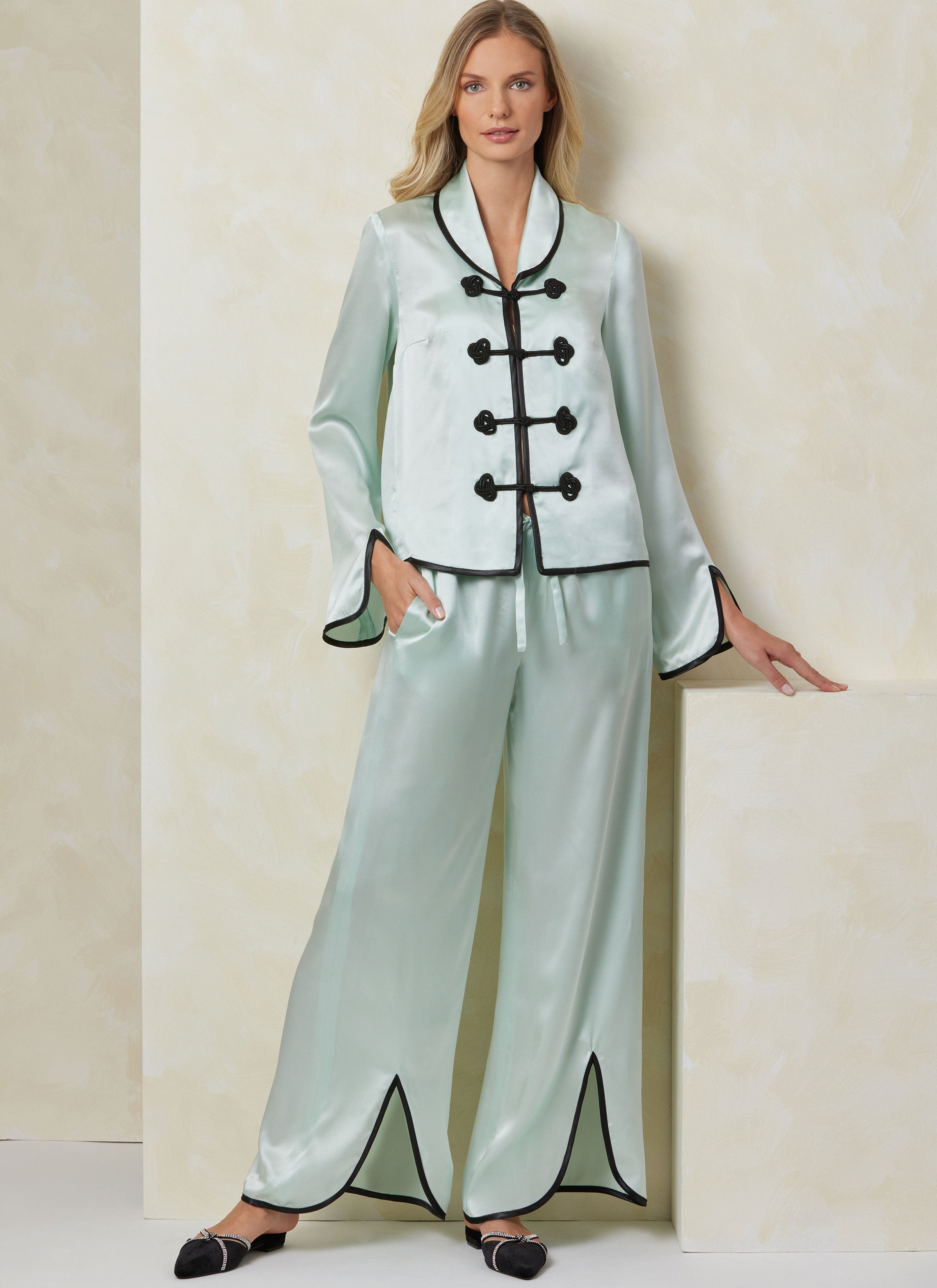 Vogue Pyjamas V2099 – The Fold Line