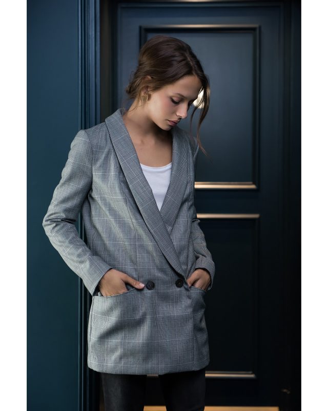 Woman wearing the Amsterdam Blazer sewing pattern from Orageuse on The Fold Line. A double breasted jacket pattern made in fine wool/suiting, velvet, gabardine, cotton or linen fabrics, featuring a straight loose silhouette, shawl collar, princess seams, 