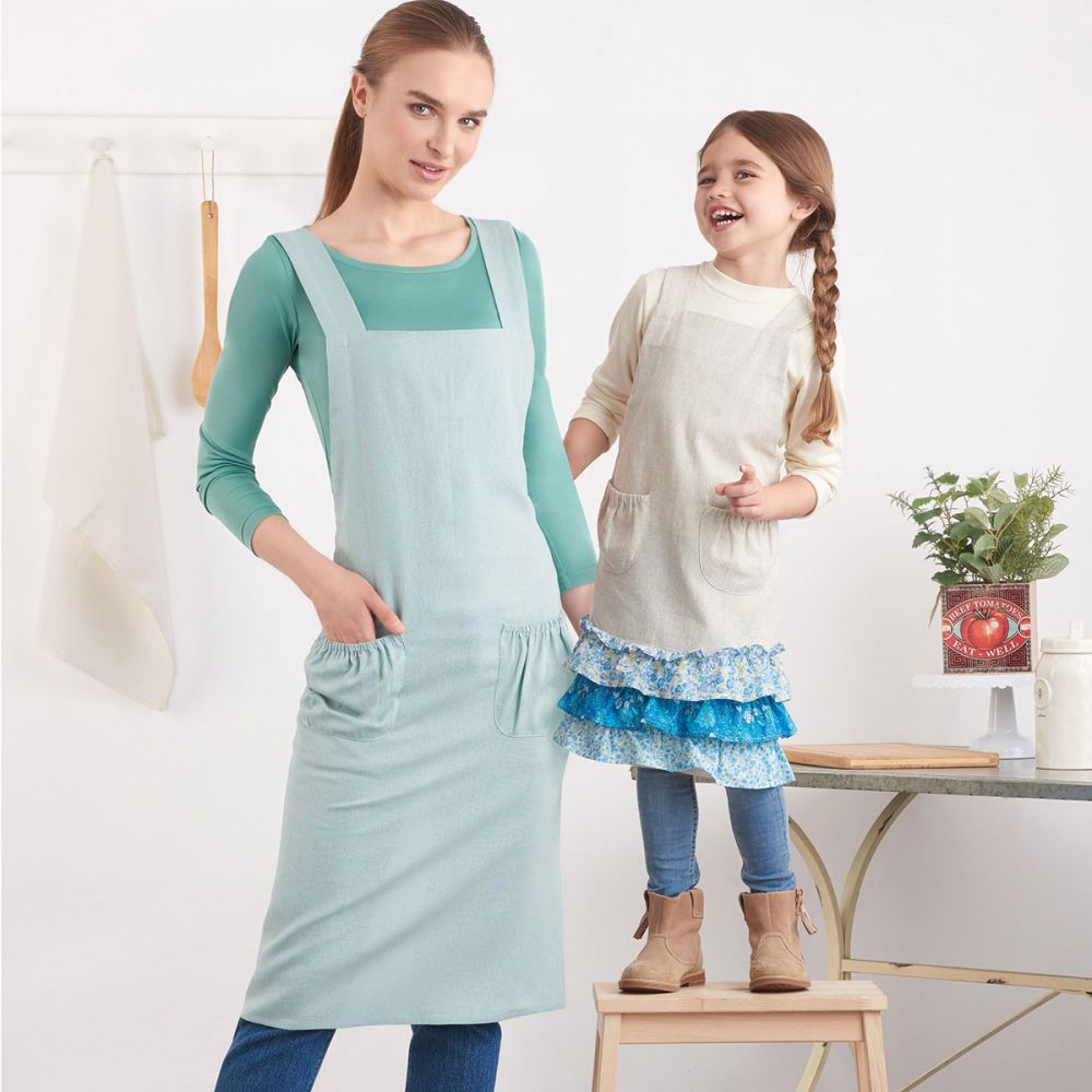 Simplicity Adult/Child Aprons S9436