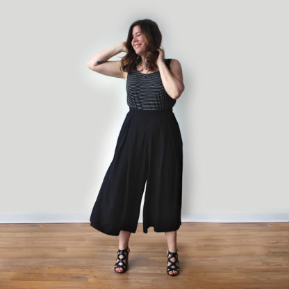 Woman wearing the Winslow Culottes sewing pattern by Helens Closet. A wide legged trouser pattern made in linen, crepe, rayon or viscose fabric featuring inseam pockets, invisible zipper and waistband.