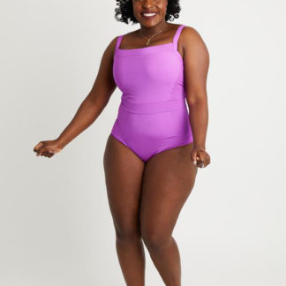 Woman wearing the Ipswich Swimsuit sewing pattern by Cashmerette. A swimsuit pattern made in swimsuit lycra/spandex fabric featuring supportive straps and a low-rise leg.