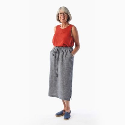 Woman wearing the Donovan Skirt sewing pattern by Helens Closet. A elastic waist skirt pattern made in cotton, linen, silk or rayon fabric featuring roomy pockets and drawstring waist.
