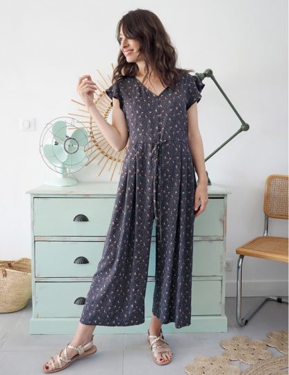 Woman wearing the Jolie Mome Jumpsuit sewing pattern by Atelier Scammit. A jumpsuit pattern made in light to medium weight crepe or viscose fabrics, featuring extra wide legs, invisible front zipper and short sleeves.