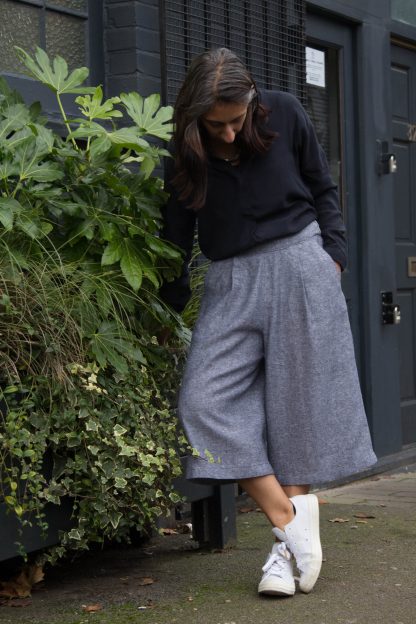 Woman wearing the Bolt Culottes sewing pattern by Make with Mandi. A culottes’ pattern made in mid-weight wovens including cottons, linens or chambrays fabrics, featuring an elasticated back waistband, front pleats and pockets.