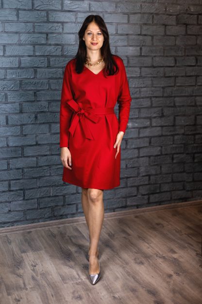 Women wearing the Poline Dress sewing pattern from Kate’s Sewing Patterns on The Fold Line. A dress pattern made in wool, jersey or linen fabrics, featuring a loose fit, V-neck, side seam pockets, tie belt, long sleeves and knee length finish.