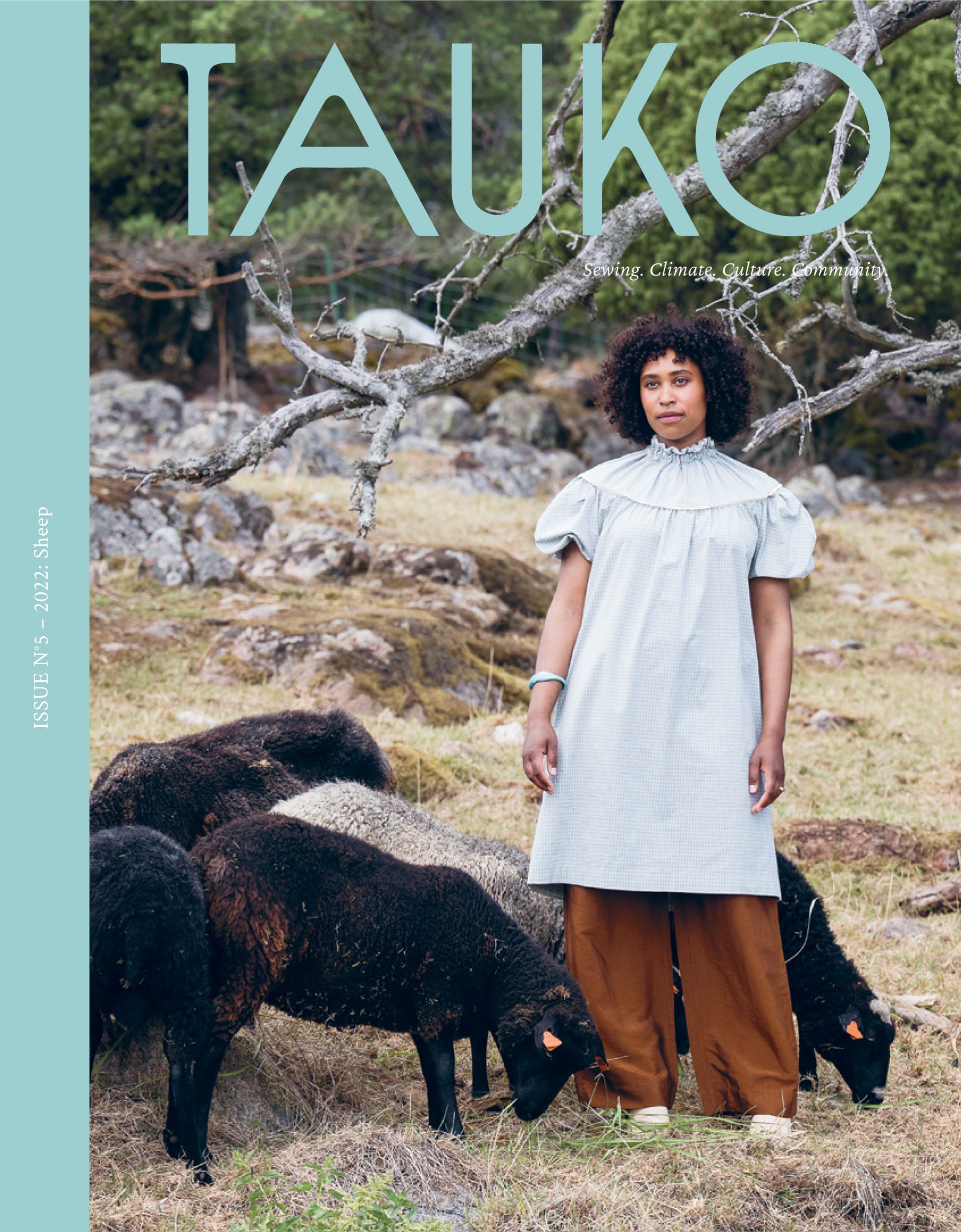 A sewing pattern magazine from Tauko on The Fold Line. A magazine with 10 sewing patterns to make garments such as trousers, tops, sweaters, dresses, coat and bag, fitting all sizes and body shapes.