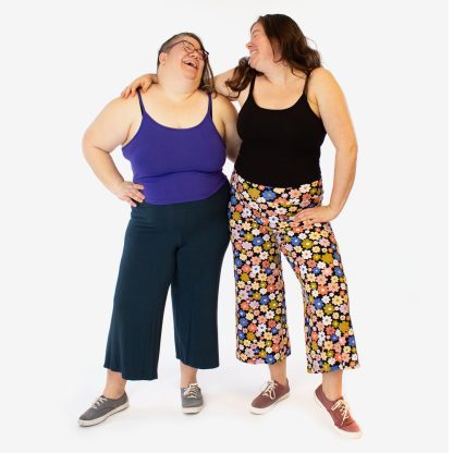 Women wearing the Nelson Pants sewing pattern from Helen’s Closet on The Fold Line. A pants pattern made in bamboo jersey, modal jersey, or stretchy athletic knit fabric, featuring a soft fabric waistband, snug fit through the waist and hip, loose fit through the legs, and cropped length.